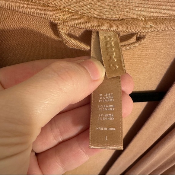 Skims Nude Robe - Picture 7 of 9